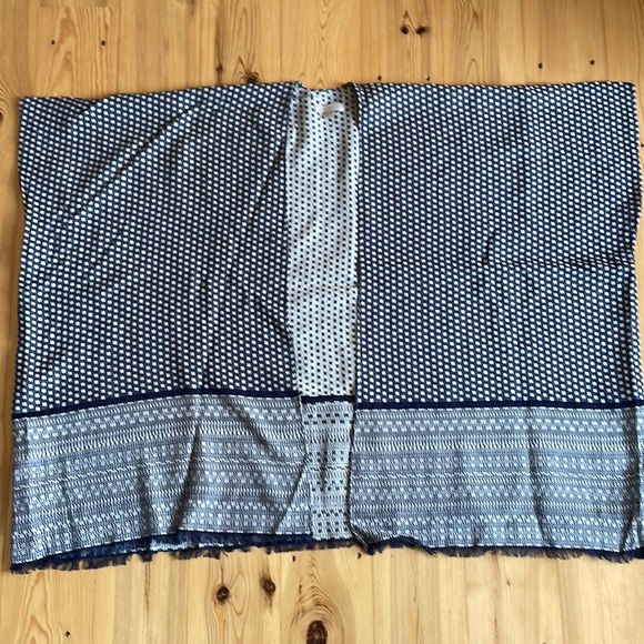 Women’s LOFT Wrap - Picture 2 of 4